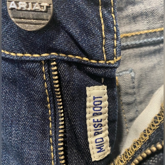 Ariat R.E.A.L. Mid Rise Stretch Boot Cut Jean, 28R - Picture 3 of 4